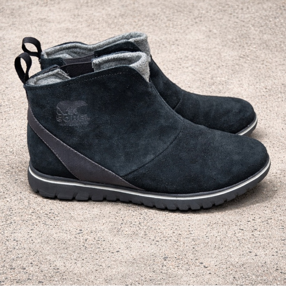 Sorel Black Suede Boots with Gray Interior